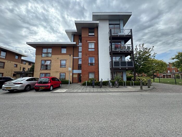 2 Bedroom Flat To Rent In Commonwealth Drive, Three Bridges, RH10