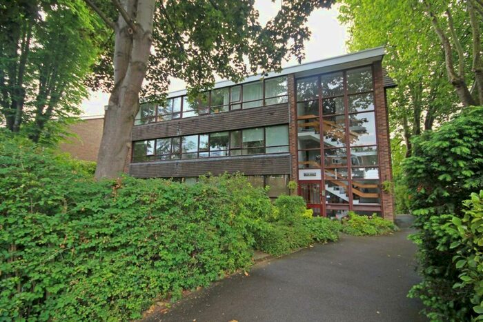 2 Bedroom Flat To Rent In Lovelace Road, Surbiton, KT6