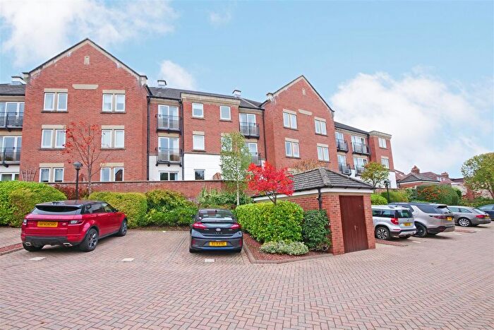2 Bedroom Flat For Sale In Riverside Lodge, Bishopthorpe Road, York, YO23