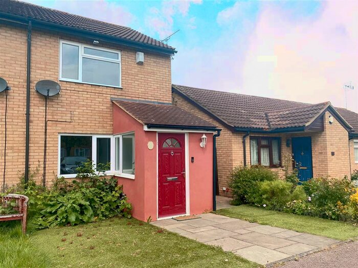 2 Bedroom House To Rent In Bowmont Drive, Aylesbury, HP21