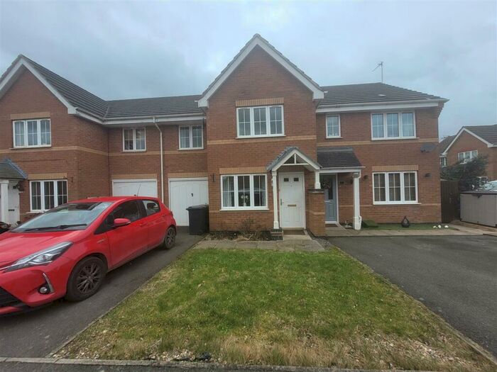 3 Bedroom Semi-Detached House To Rent In Hampton Close, Coalville, LE67