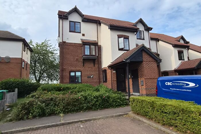 1 Bedroom Flat For Sale In David Close, Heathrow, UB3