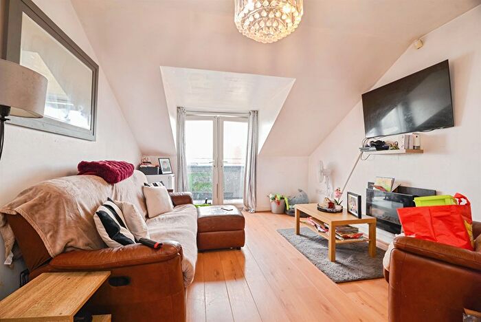 2 Bedroom Flat For Sale In Allensway, Thornaby, Stockton-On-Tees, TS17