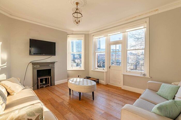 3 Bedroom Apartment To Rent In Cremorne Road, Chelsea, SW10