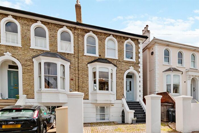 1 Bedroom Flat For Sale In Pelham Road, Wimbledon, SW19