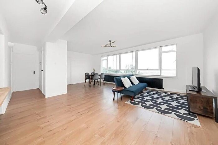 2 Bedroom Apartment For Sale In Sydenham Rise, London, SE23
