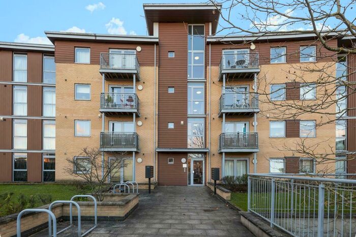 2 Bedroom Apartment To Rent In Kelvin Gate, Bracknell, RG12