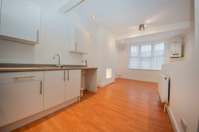 1 Bedroom Flat To Rent In Twyford Avenue, Portsmouth, PO2