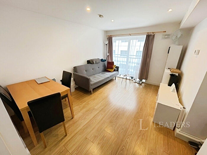 1 Bedroom Flat To Rent In Bedford Heights, Old Bedford Road, LU2