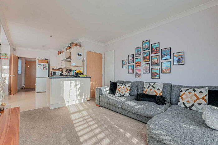 2 Bedroom Apartment For Sale In Eastwood Road North, Leigh-on-Sea, SS9