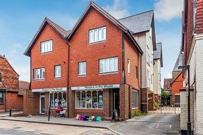 2 Bedroom Flat For Sale In Meade Court, High Street, Edenbridge, TN8