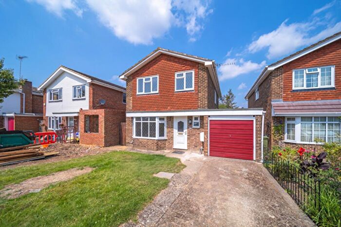 4 Bedroom Detached House To Rent In Colne Way, Ash, GU12