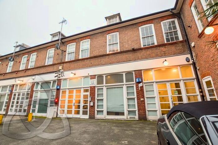 Studio To Rent In Drakes Court Yard, Kilburn High Road, NW6