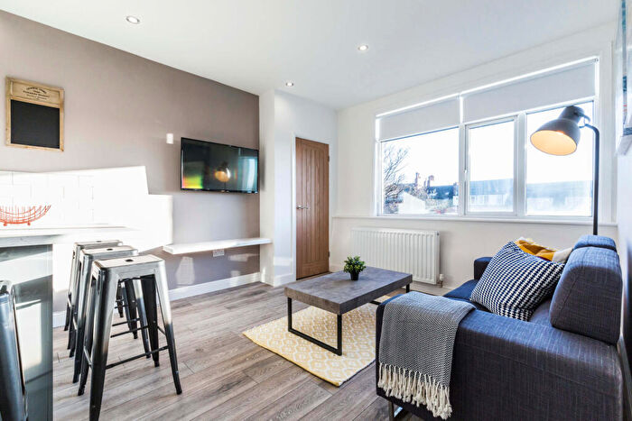 4 Bedroom Flat To Rent In Woodsley Rd, Leeds, LS2