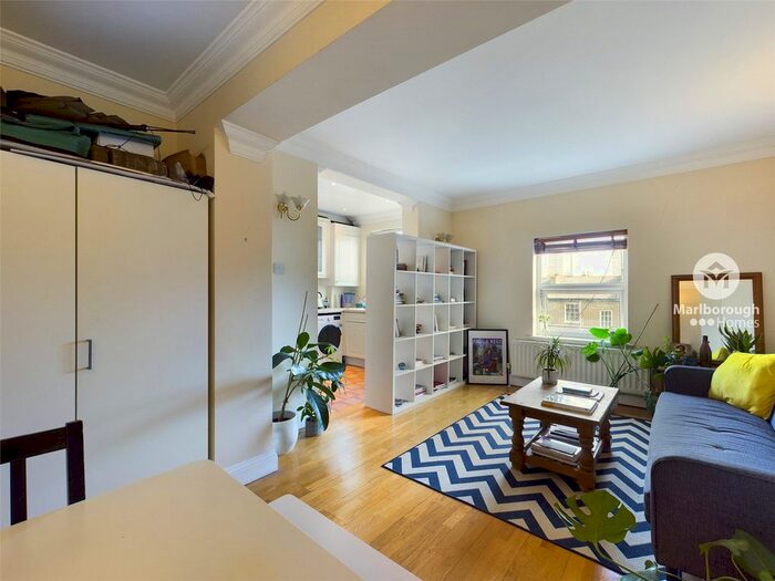 2 Bedroom Flat To Rent In Holloway Road, Islington, London, N7