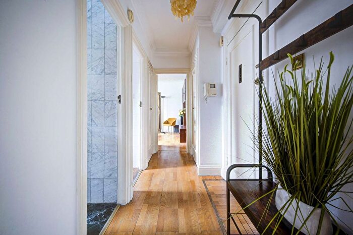 1 Bedroom Flat To Rent In Pembroke Road, Kensington, London, W8