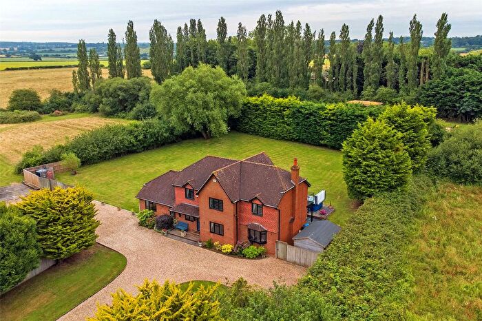 5 Bedroom Detached House For Sale In Long Lane, Maidenhead, Berkshire, SL6