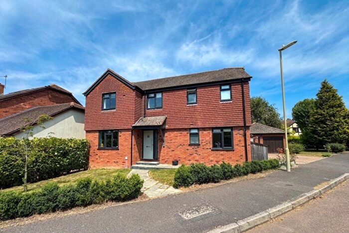 4 Bedroom Detached House For Sale In Driftway Road, Hook, Hampshire, RG27