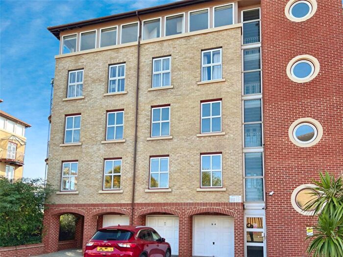 2 Bedroom Apartment For Sale In Andes Close, Southampton, Hampshire, SO14