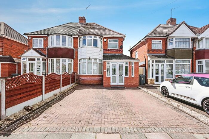 3 Bedroom Semi-Detached House For Sale In Kingshurst Road, Birmingham, West Midlands, B31