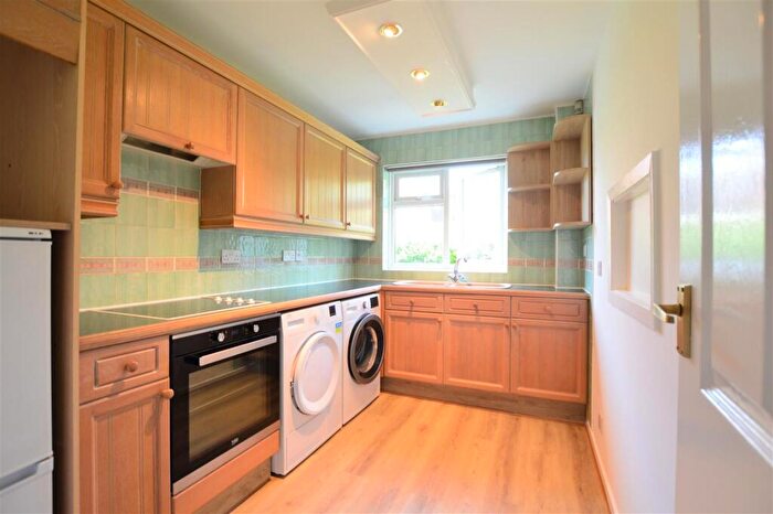 1 Bedroom Flat To Rent In Suffolk Close, Slough, SL1