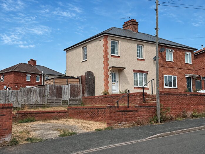 3 Bedroom Semi Detached House For Sale In Mayfield Avenue, Worcester, WR3