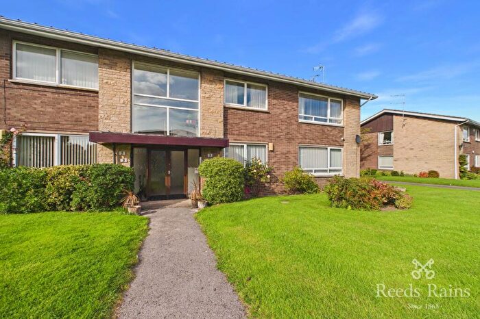 2 Bedroom Apartment For Sale In Moss Close, Wickersley, Rotherham, South Yorkshire, S66