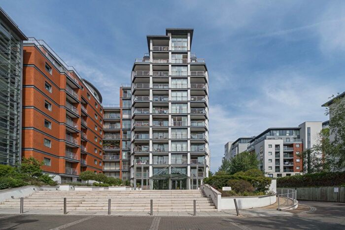 2 Bedroom Flat For Sale In Holland Gardens, Brentford, TW8
