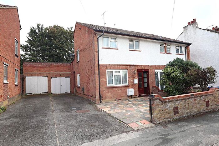 3 Bedroom Semi-Detached House To Rent In Brightwell Road, Watford, WD18