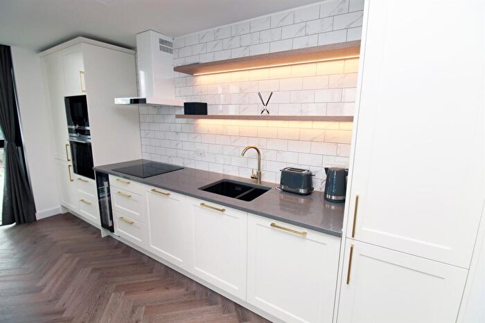 2 Bedroom Apartment To Rent In Gauging Square, London Dock, E1W