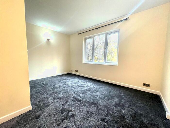1 Bedroom Flat To Rent In Maltby Drive, Enfield, EN1