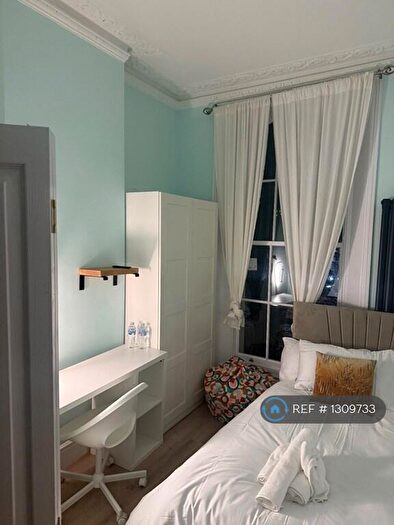 2 Bedroom Flat To Rent In Tollington Road, London, N7