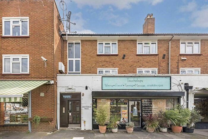 2 Bedroom Flat To Rent In Shrewsbury Walk, Old Isleworth, TW7