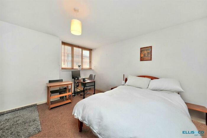1 Bedroom Apartment To Rent In Roman Road, London, E2