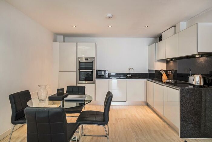 2 Bedroom Apartment To Rent In Alie Street, Epc:B, E1
