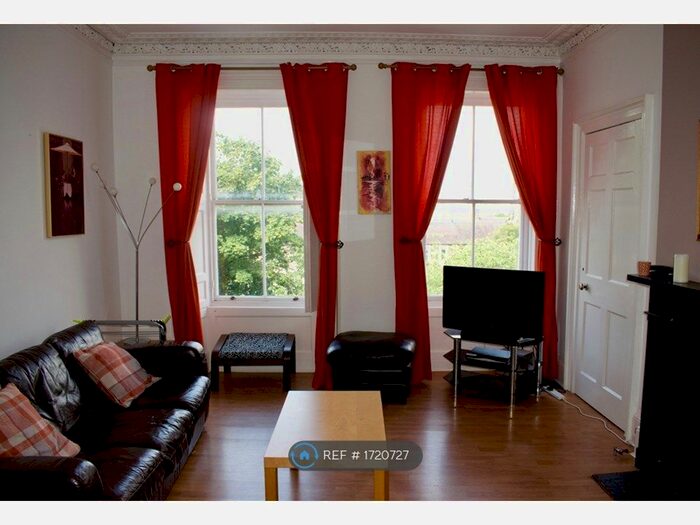 3 Bedroom Flat To Rent In Gardner's Crescent, Edinburgh, EH3