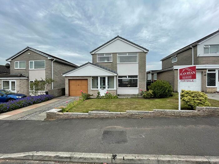 3 Bedroom Detached House For Sale In Norwich Avenue, Chadderton, OL9