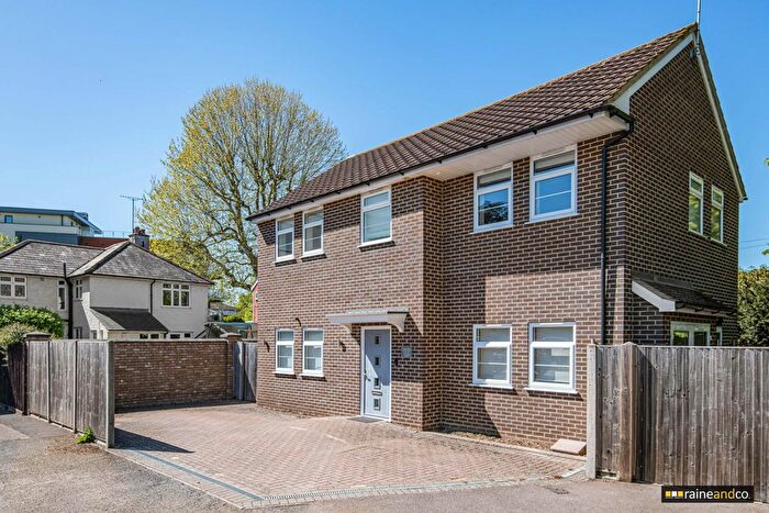 3 Bedroom Detached House For Sale In Burleigh Mead, Hatfield, AL9