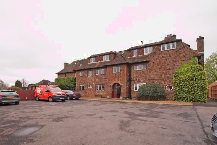 2 Bedroom Flat To Rent In Beverley Close, East Ewell, Epsom, Surrey, KT17