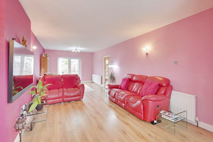 4 Bedroom Detached House For Sale In Haarlem Road, Canvey Island, SS8