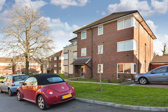 2 Bedroom Flat To Rent In Dalmeny Way, Epsom, KT18