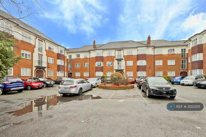 2 Bedroom Flat To Rent In St. Thomas Drive, Pinner, HA5