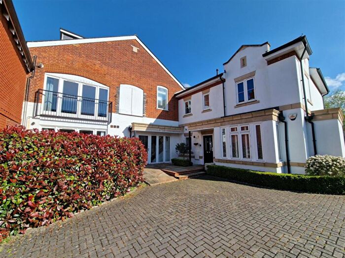 1 Bedroom Apartment For Sale In Newark Lane, Ripley, Woking, GU23