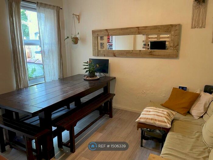 3 Bedroom Terraced House To Rent In Westbeech Road, London, N22