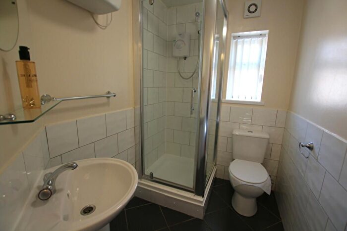 3 Bedroom Flat To Rent In Carlton Avenue, Manchester, M14