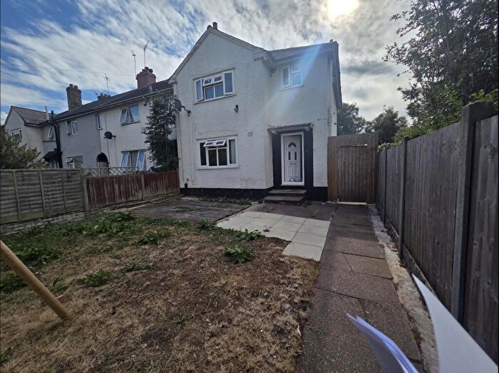 3 Bedroom Semi-Detached House To Rent In Waldrons Moor, Kings Heath, B14