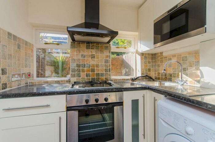 2 Bedroom Flat To Rent In Waldegrave Road, Crystal Palace, London, SE19