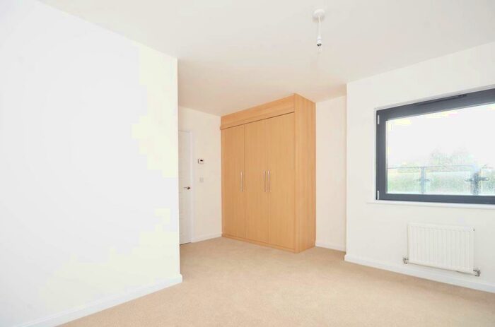1 Bedroom Flat To Rent In Walnut Tree Close, Guildford, , Guildford, GU1