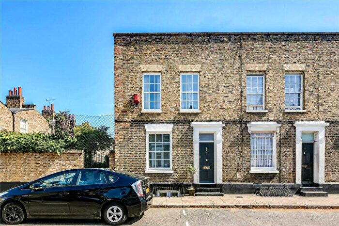 4 Bedroom End Of Terrace House To Rent In Barnes Street, Limehouse, London, E14
