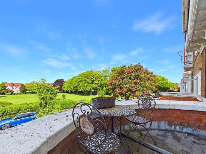 2 Bedroom Apartment For Sale In Grimston Gardens, Folkestone, Kent, CT20